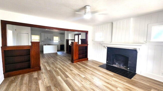 Foto del edificio - 2 BED 1 BATH CENTRAL PARK ADDITION NEAR PA...