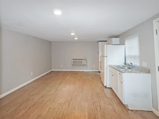 Building Photo - 720 Roosevelt