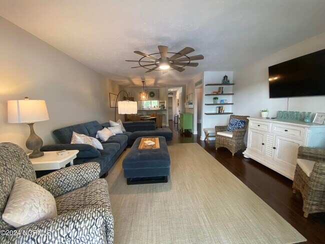 Foto del edificio - 330 Goose Neck Rd W