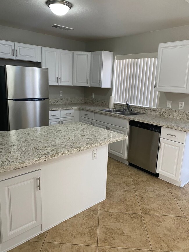 Building Photo - AMERICANA Property Mgmt - Remodeled 2 stor...