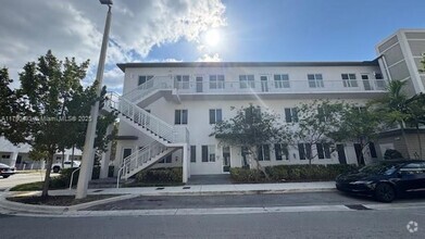 Building Photo - 6455 NW 103rd Pl