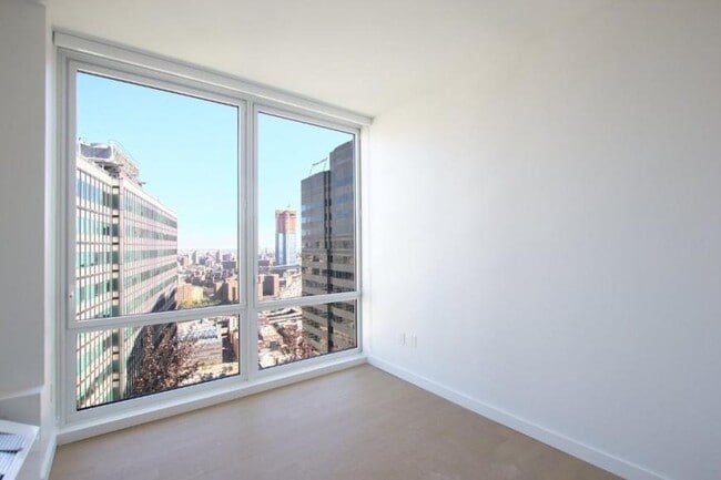 Building Photo - 3 bedroom in New York NY 10005