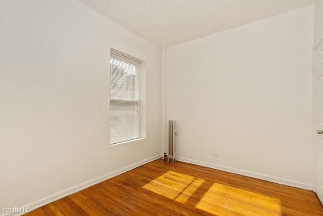 Building Photo - 2 br, 1 bath Apartment - 7643 S Stewart Ave
