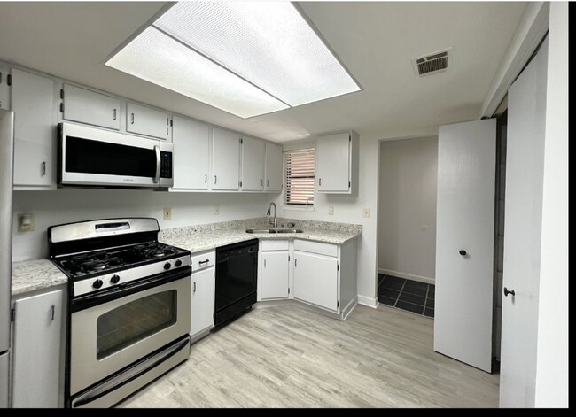 Foto del edificio - 2248 Runnymead Rdg SE
