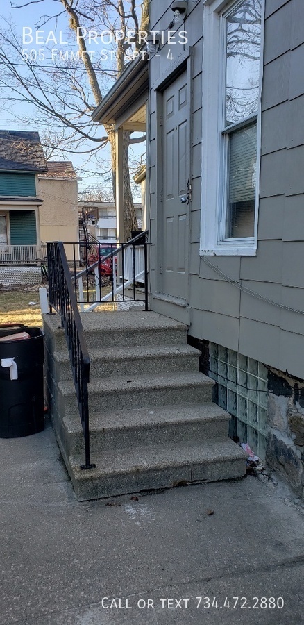 Building Photo - 505 Emmet St