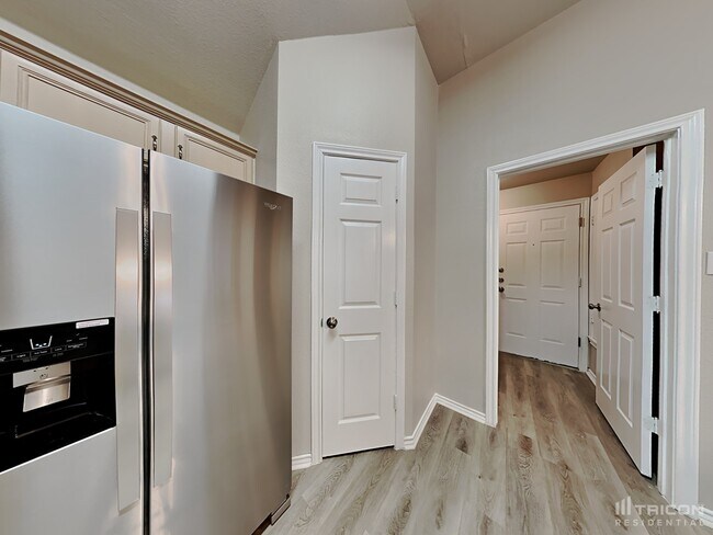 Building Photo - 1719 Joy Spring