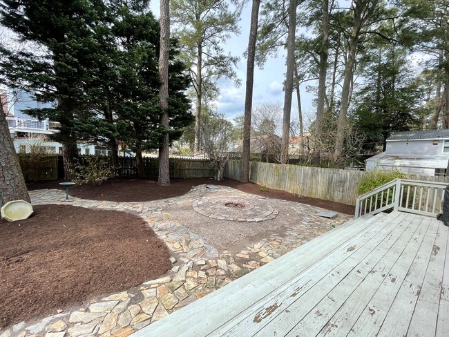 Foto del edificio - Spacious 6 bedroom home in Virginia Beach