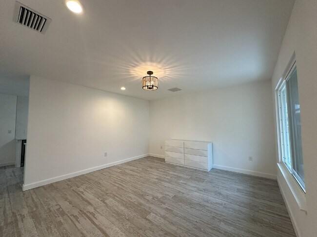 Foto del edificio - "Charming 2-Bed, 2-Bath North Port Retreat"