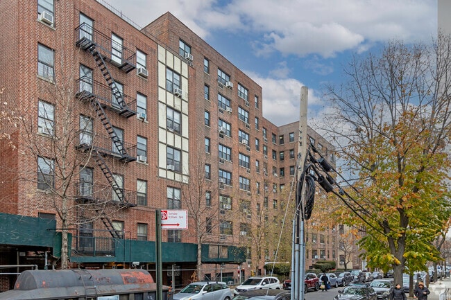 Building Photo - 2835 Webb Ave