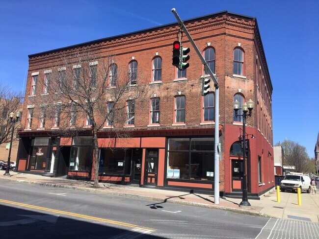 Building Photo - 102 Castle St