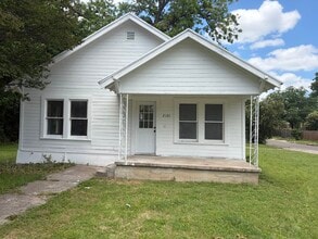 Building Photo - 2101 Sanger Ave