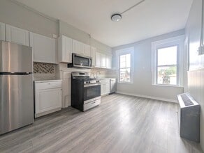 Building Photo - 146 Hopkins Ave