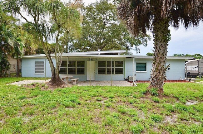 Building Photo - 505 Coconut Ave E