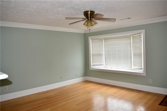 Building Photo - 6106 Queen Anne Ct