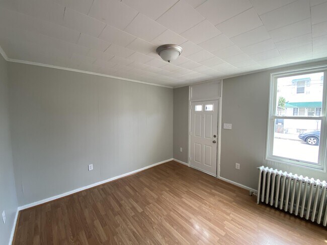 Building Photo - 625 Vander Ave