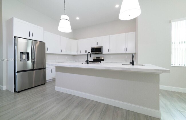 Foto del edificio - 4024 SW 52nd St