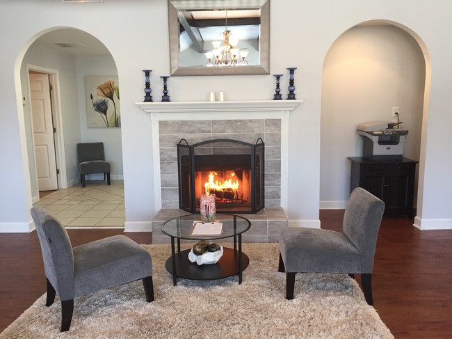 Entra en calor junto a la chimenea - Southlake Cove