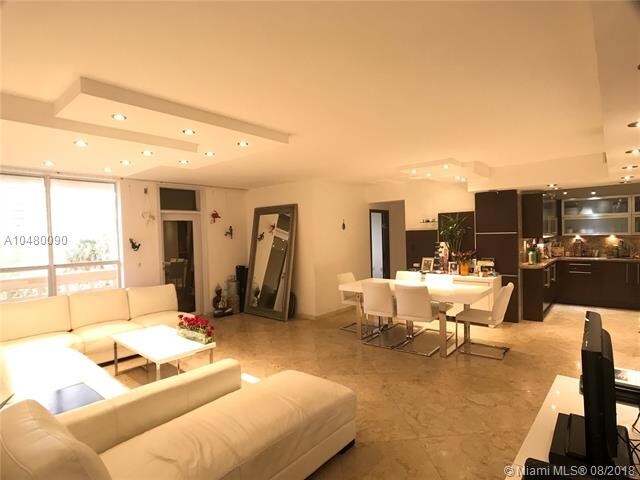 Foto principal - 10185 Collins Ave