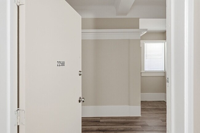 Foto del edificio - 2256B Van Ness Ave