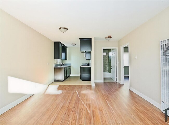 Foto del edificio - 622 W 59th Pl