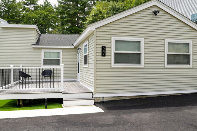 Building Photo - Lake Access 4 Bed 3 Bath HOT TUB
