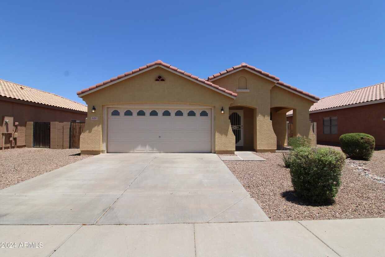 Primary Photo - 586 W Silver Reef Ct