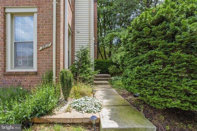 Building Photo - 2937 Village Spring Ln