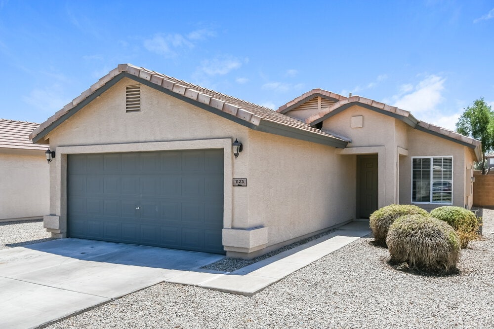 Foto principal - 1123 E Stardust Way