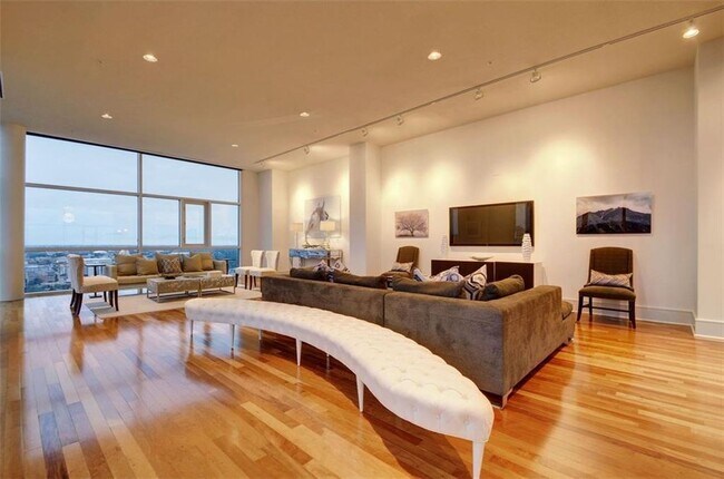 Foto del edificio - 555 E 5th St