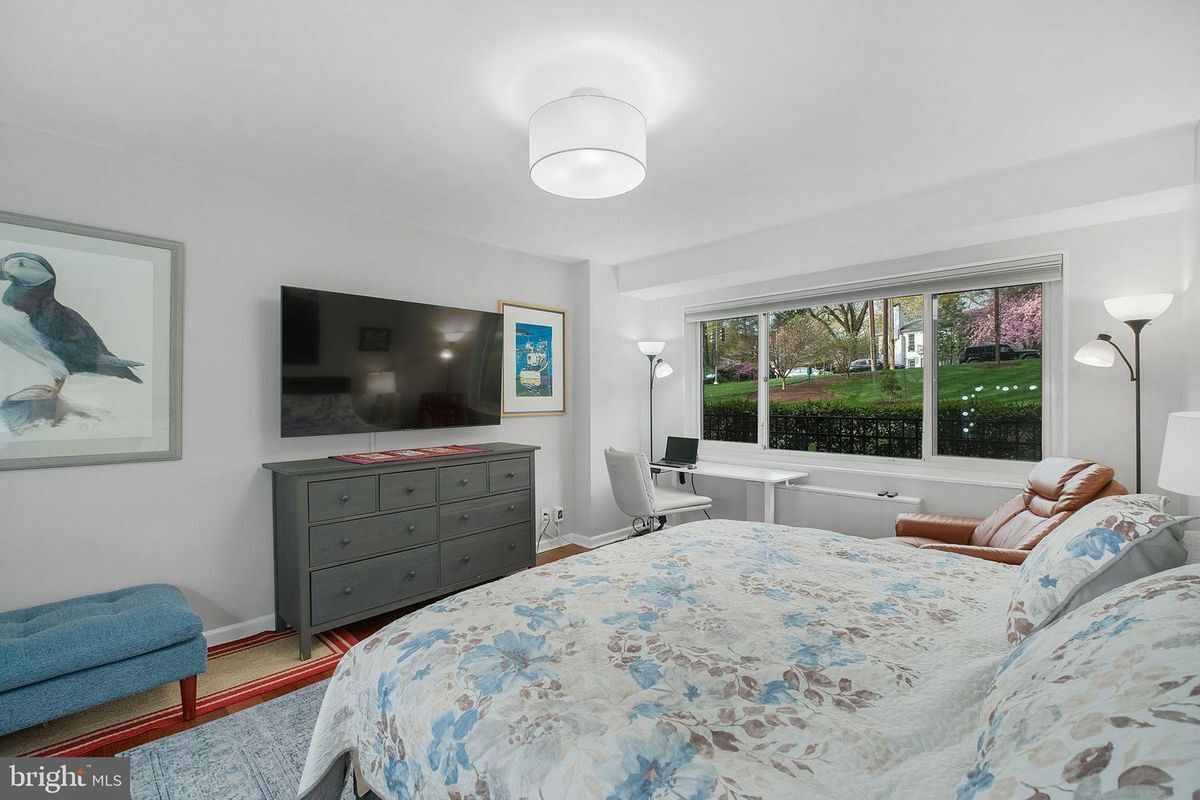 Foto del edificio - 4201 Cathedral Ave NW