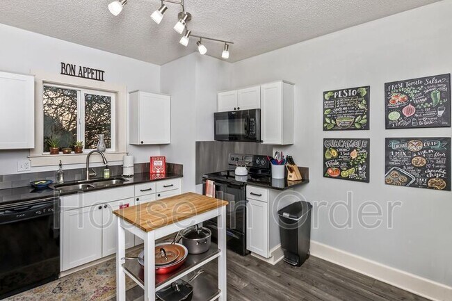 Foto del edificio - 7 Elkwood Ave