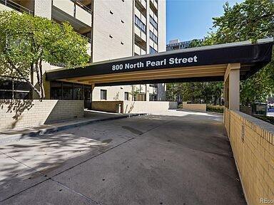 Foto del edificio - 800 N Pearl St