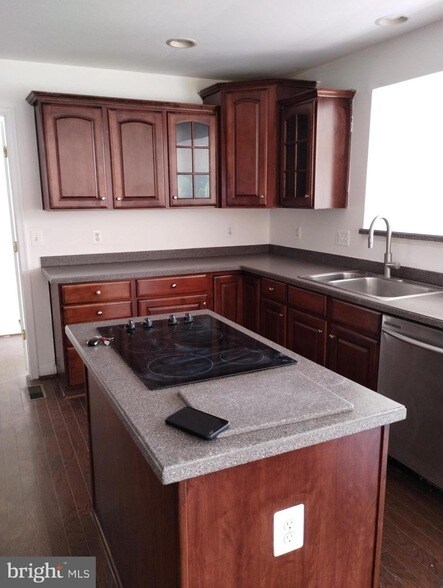 Building Photo - 5506 Silver Maple Lane