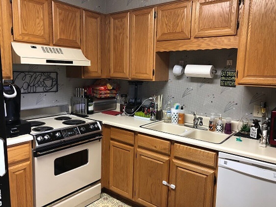 Foto principal - COMING IN JULY! 1-Bedroom Condo in Country...