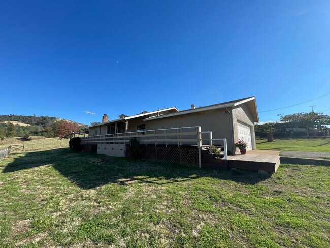 Foto del edificio - Oroville 4 bed 2 bath 3300sqft country hom...