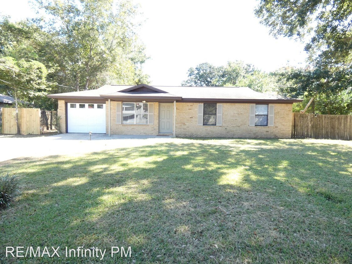 3 br, 2 bath House 4606 Old Guernsey Rd House Rental in Pace, FL