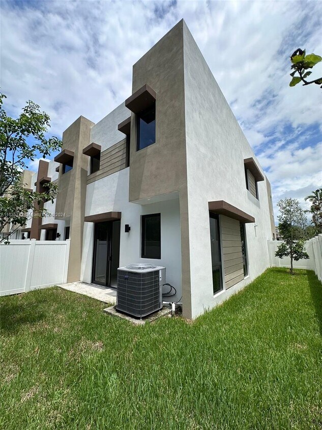 Primary Photo - 5527 Oak Way