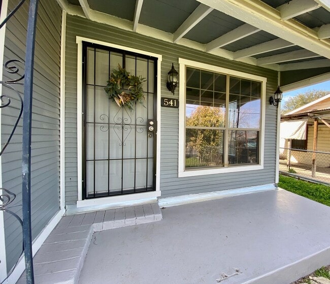 Building Photo - Adorable 3 Bedroom in Loma Vista!