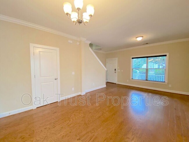 Building Photo - 310 Comiskey Park Cir