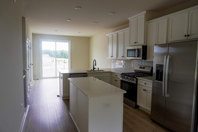 Foto del edificio - 12825 Red Clover Wy