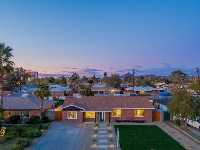 Building Photo - 2040 E Monte Vista Rd