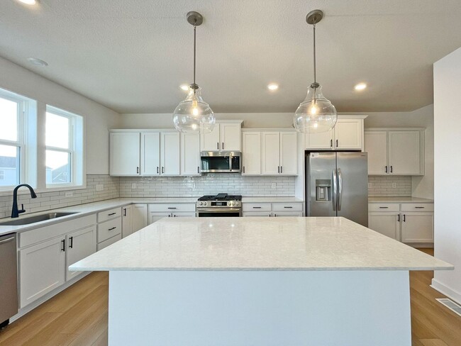 Building Photo - Gorgeous BRAND NEW Executive Home, never b...