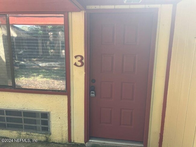 Building Photo - 8160 San Jose Manor Dr E