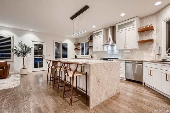 Building Photo - Extravagant home with lots to offer!