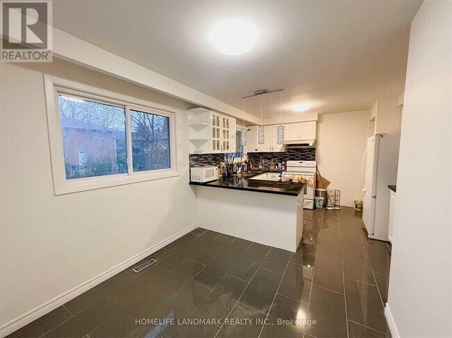 Building Photo - 84 Harrington Crescent