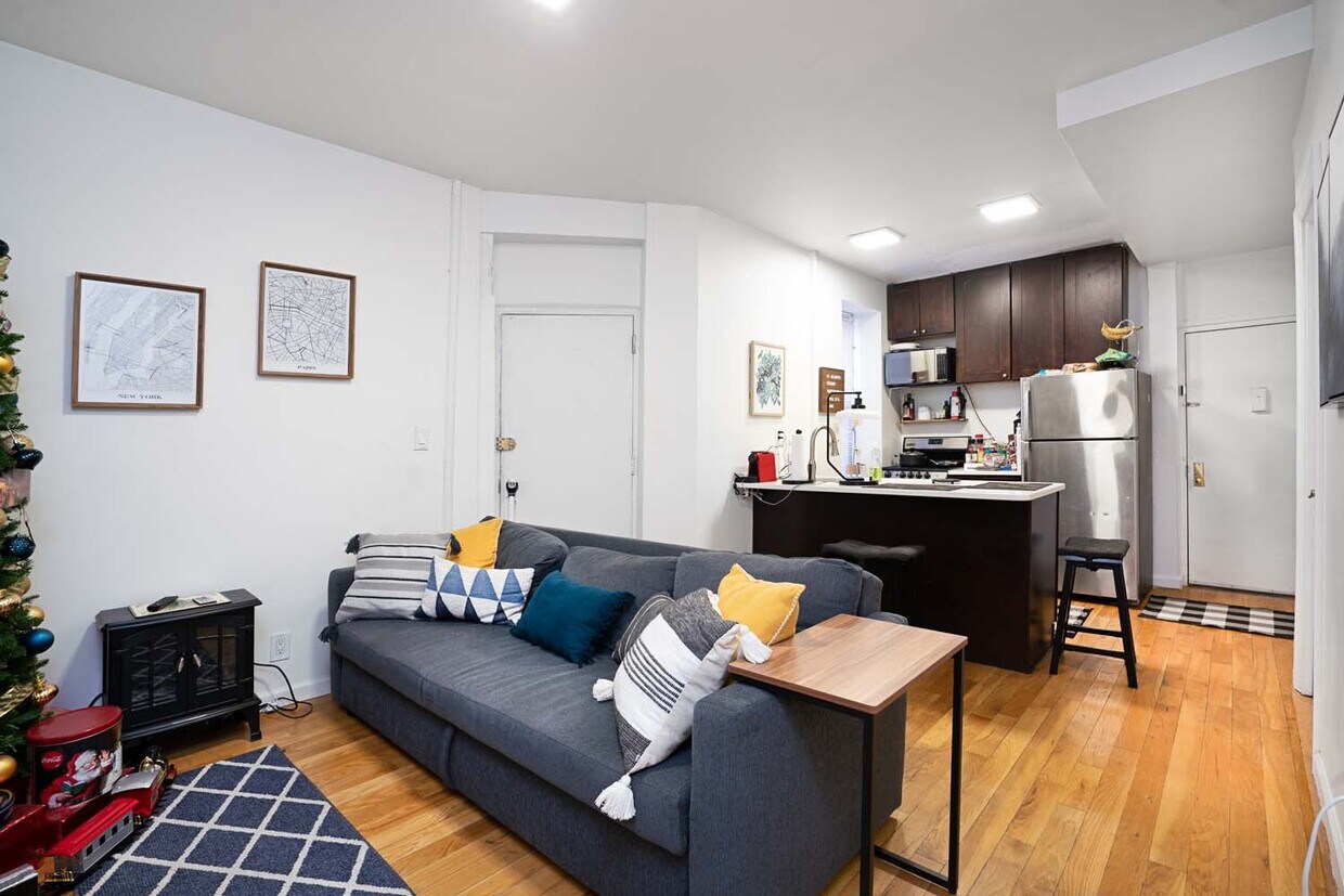 Foto principal - 320 E 109th St