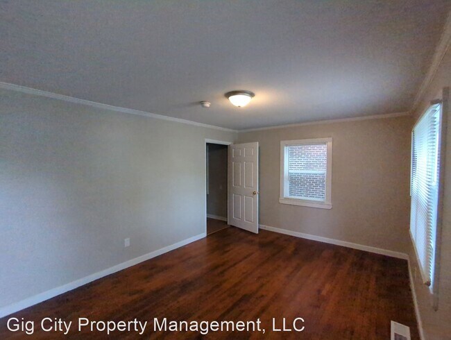 Foto del edificio - 4 br, 2 bath House - 2419 Vine St