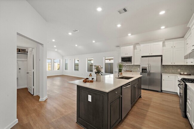 Foto del edificio - 4823 Shimmer Side Dr