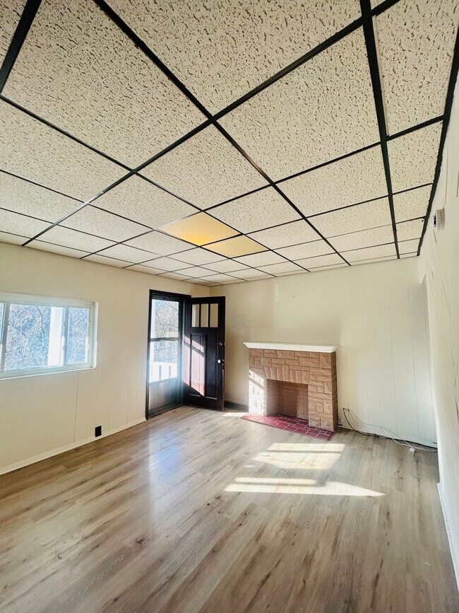 Foto del edificio - Spacious 2 bedroom 1 bathroom single family home (Marshall-Shadeland)