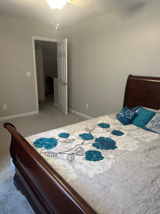 Foto del edificio - 523 Country Circle Dr